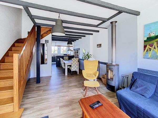 Maison Melgven 90 m2 avec terrasse en excellent état  située en hyper centre de la commune .