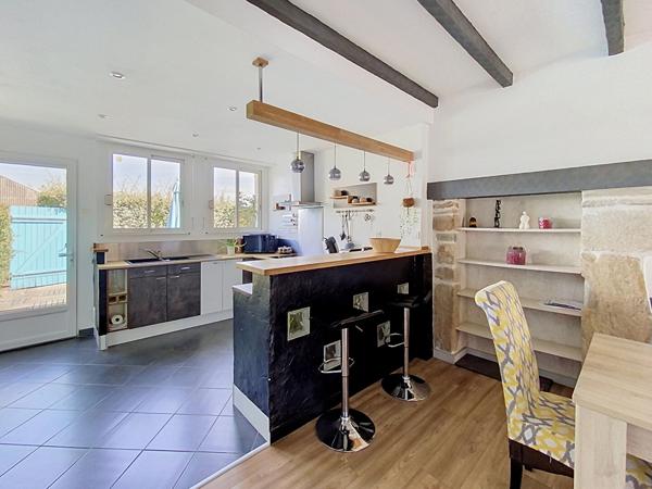 Maison Melgven 90 m2 avec terrasse en excellent état  située en hyper centre de la commune .