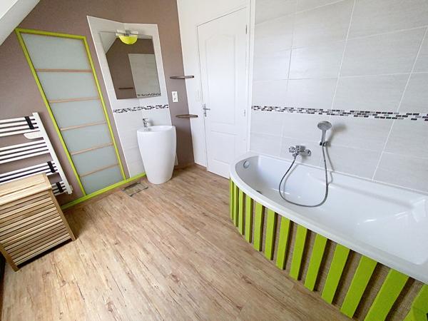 Maison Melgven 90 m2 avec terrasse en excellent état  située en hyper centre de la commune .