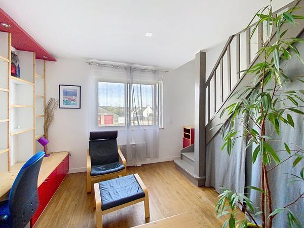 Maison Melgven 90 m2 avec terrasse en excellent état  située en hyper centre de la commune .