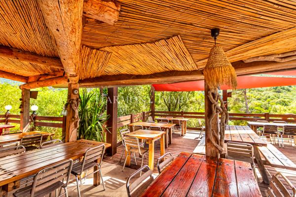 Camping de rêve en Corse à saisir.