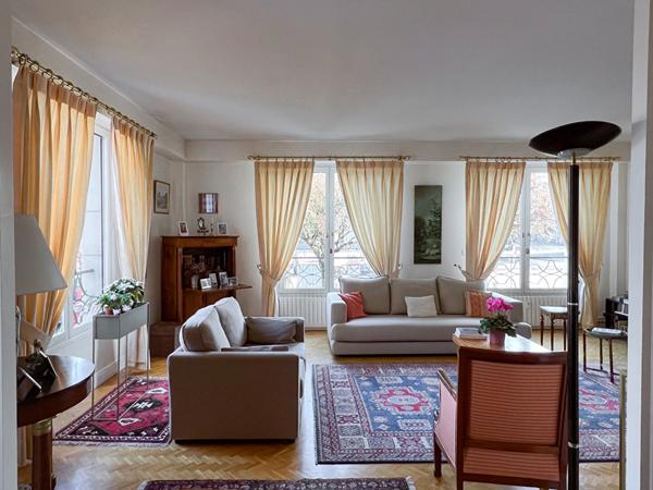 Appartement T5 de 130 m² de prestige avec garage et cave dans résidence avec ascenseur "Angers Château/ Académie"