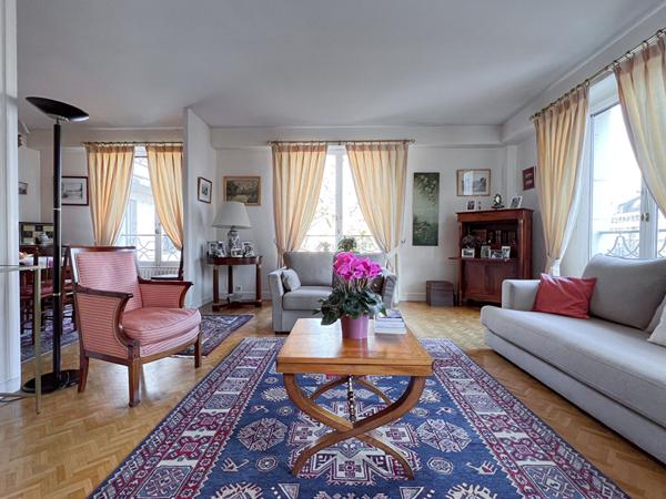 Appartement T5 de 130 m² de prestige avec garage et cave dans résidence avec ascenseur "Angers Château/ Académie"