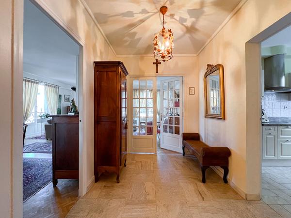 Appartement T5 de 130 m² de prestige avec garage et cave dans résidence avec ascenseur "Angers Château/ Académie"