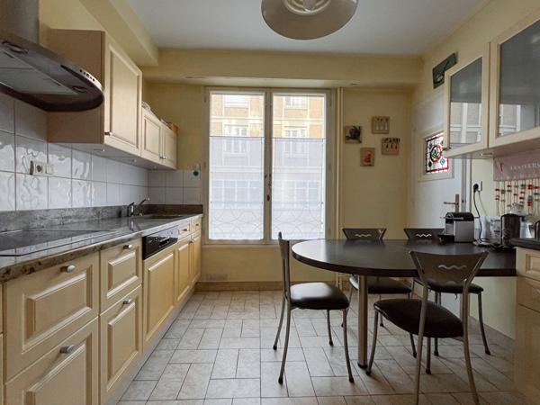 Appartement T5 de 130 m² de prestige avec garage et cave dans résidence avec ascenseur "Angers Château/ Académie"