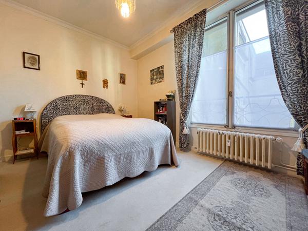 Appartement T5 de 130 m² de prestige avec garage et cave dans résidence avec ascenseur "Angers Château/ Académie"