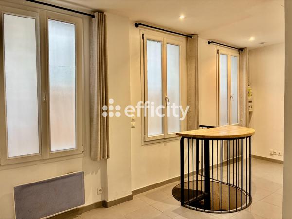 Appartement
         2 pièces
        - 45 m² 367 000 € *
