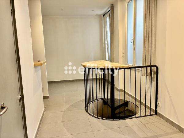 Appartement
         2 pièces
        - 45 m² 367 000 € *