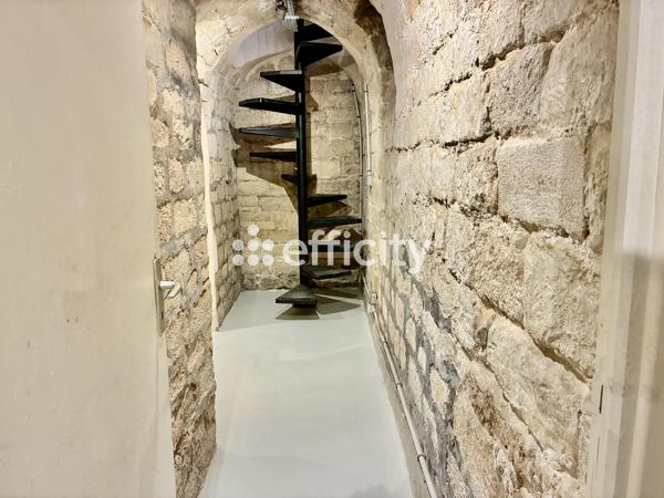 Appartement
         2 pièces
        - 45 m² 367 000 € *