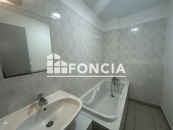 Location Appartement 2 pièces 44.87 m² - 62 RUE DES LUETTES Tournon Sur Rhone 07300