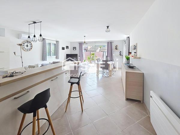 villa de plain-pied avec piscine quartier calme