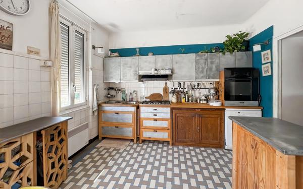 Maison à vendre    6 pièces •  Marseille 16