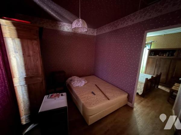 En plein coeur de Marçay, ensemble immobilier à fort potentiel à rénover, sur un terrain d'envi...