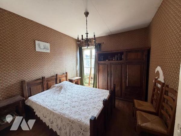 En plein coeur de Marçay, ensemble immobilier à fort potentiel à rénover, sur un terrain d'envi...