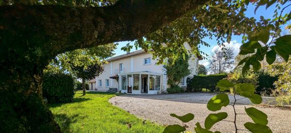 Barbezieux Maison familiale, de caractère avec joli terrain