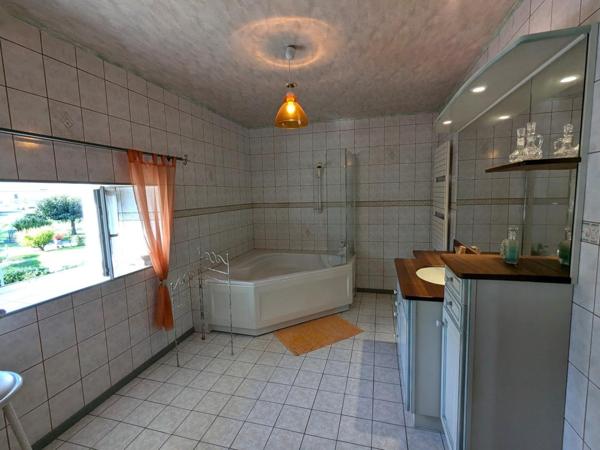 Barbezieux Maison familiale, de caractère avec joli terrain