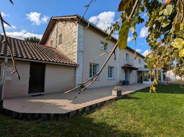 Barbezieux Maison familiale, de caractère avec joli terrain