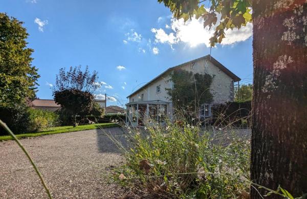 Barbezieux Maison familiale, de caractère avec joli terrain