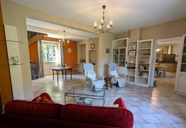 Barbezieux Maison familiale, de caractère avec joli terrain