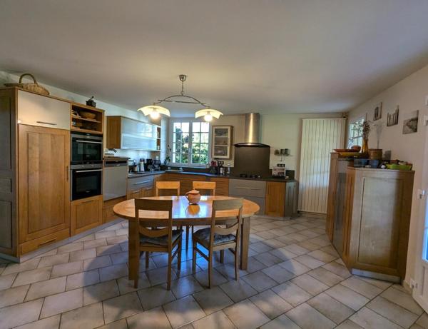 Barbezieux Maison familiale, de caractère avec joli terrain