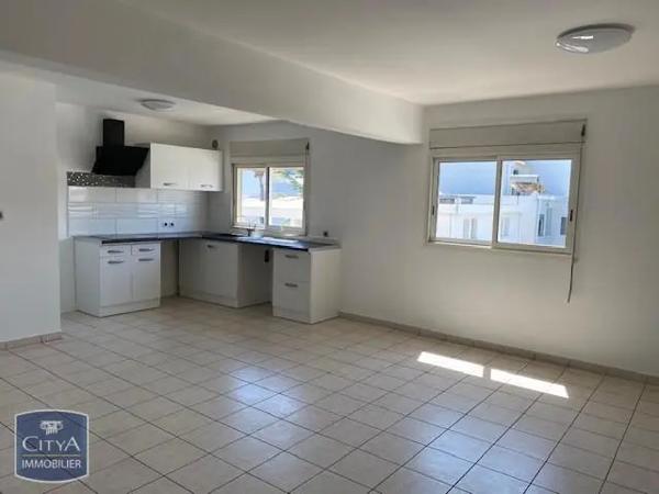Appartement à louer 3 pièces 60m² Saint-Pierre (97410)