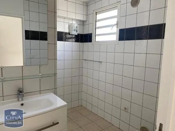 Appartement à louer 3 pièces 60m² Saint-Pierre (97410)