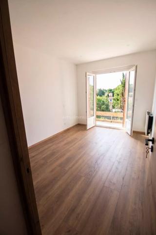 Location                                                      Appartement
                        
                     3 pièces                      61 m2                     à Puget-sur-Argens