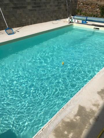 Maison individuelle en pierre avec piscine