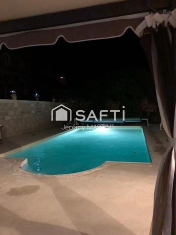 Maison individuelle en pierre avec piscine