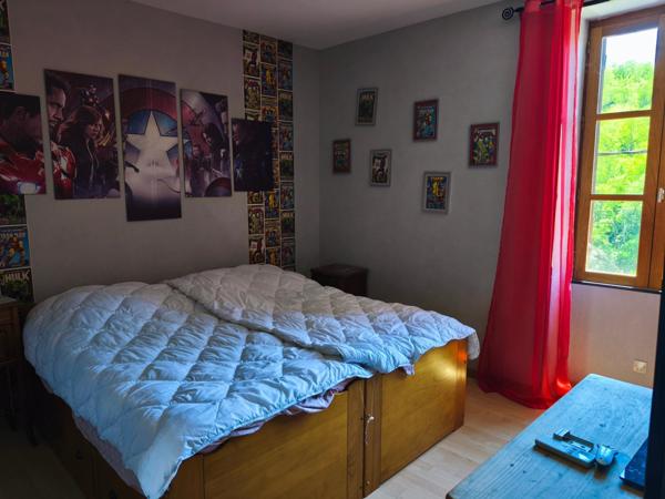 Maison individuelle en pierre avec piscine