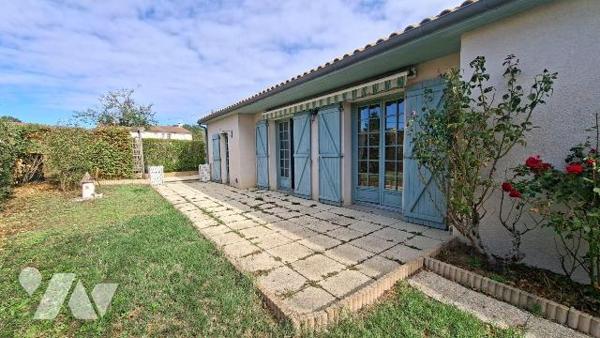 Nueil les Aubiers, pavillon de plain-pied, non mitoyen, dans un quartier calme, offrant de beau...
