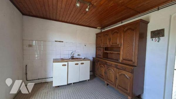 Nueil les Aubiers, pavillon de plain-pied, non mitoyen, dans un quartier calme, offrant de beau...