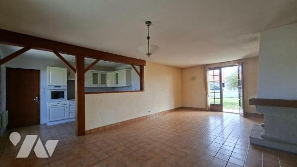 Nueil les Aubiers, pavillon de plain-pied, non mitoyen, dans un quartier calme, offrant de beau...