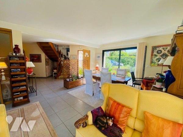 A Vendre à Perros-Guirec (22700) en Côtes-d'Armor (22) Une maison construite en 2005, d'une sur...