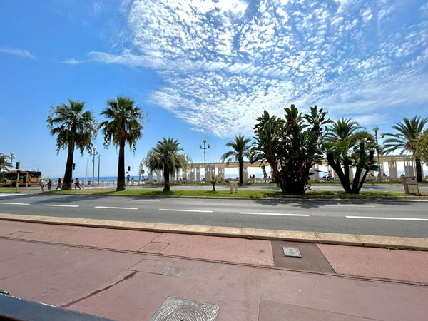 STUDIO CARRÉ D'OR AVEC ACCÈS PROMENADE DES ANGLAIS
