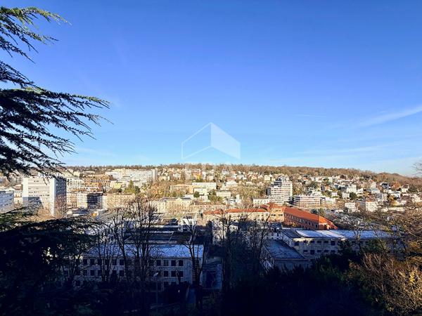 Sèvres Rive Gauche - Appartement 4 pièces de 80,50 m² au dernier étage avec balcon et parking