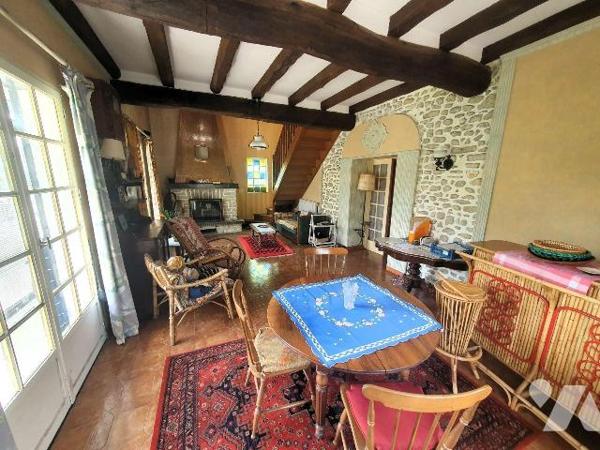 Maison à vendre à Nargis (45210).

Maison d'une surface habitable d'environ 210 m² avec un te...