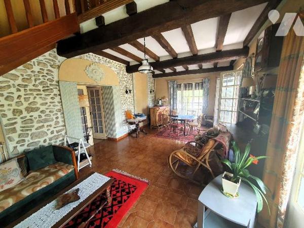 Maison à vendre à Nargis (45210).

Maison d'une surface habitable d'environ 210 m² avec un te...