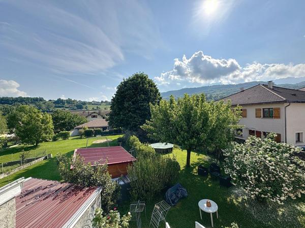 Coublevie, maison en pierre avec jardin, 5 chambres au cœur du vieux bourg