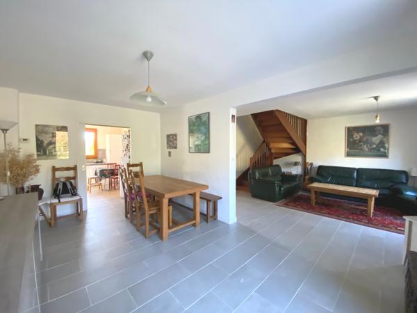 Maison
         6 pièces
        - 125 m² 389 000 € *