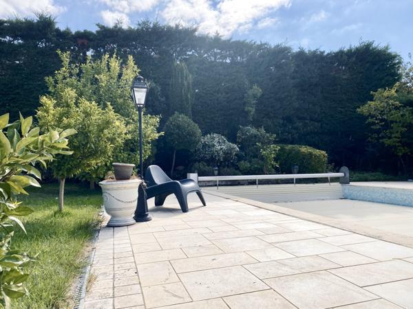 Tournon-sur-Rhône (07300) Villa 180 m² avec piscine et terrain - DPE A - Tournon centre-sud