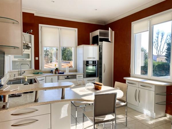 Tournon-sur-Rhône (07300) Villa 180 m² avec piscine et terrain - DPE A - Tournon centre-sud