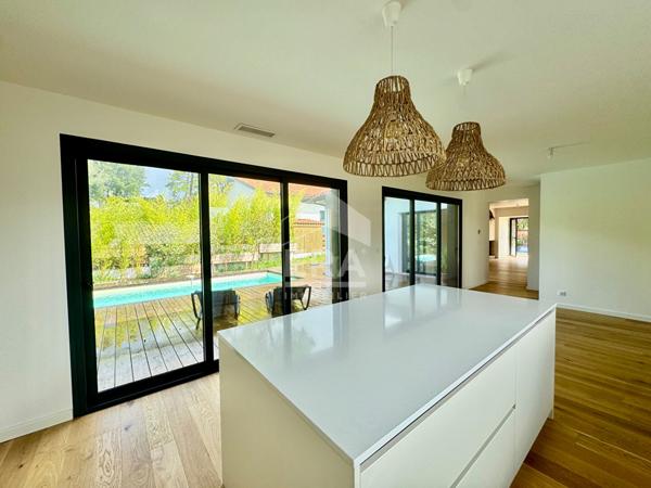 Villa de 141M 2 avec Piscine, un Écrin entre Océan & Centre-Ville