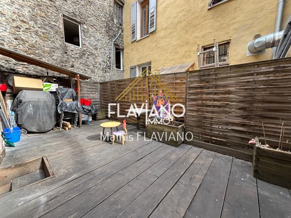 Barcelonnette (04400) MAISON DE VILLE - 2 APPARTEMENTS - EXTÉRIEUR