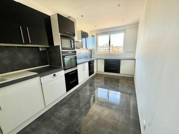 NANCY GARE, superbe T5 de 118 m2, 3 chambres, balcon, garage, cave