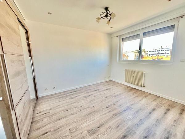 NANCY GARE, superbe T5 de 118 m2, 3 chambres, balcon, garage, cave