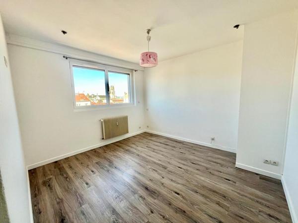 NANCY GARE, superbe T5 de 118 m2, 3 chambres, balcon, garage, cave