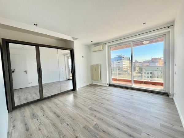 NANCY GARE, superbe T5 de 118 m2, 3 chambres, balcon, garage, cave