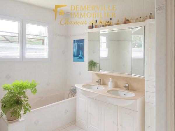 Maison familiale 121mé avec vie de plai,-pied  - VENTE INTERACTIVE