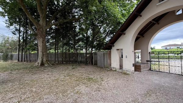Vente                                                      Maison
                        
                     3 pièces                      100 m2                     à Coutras